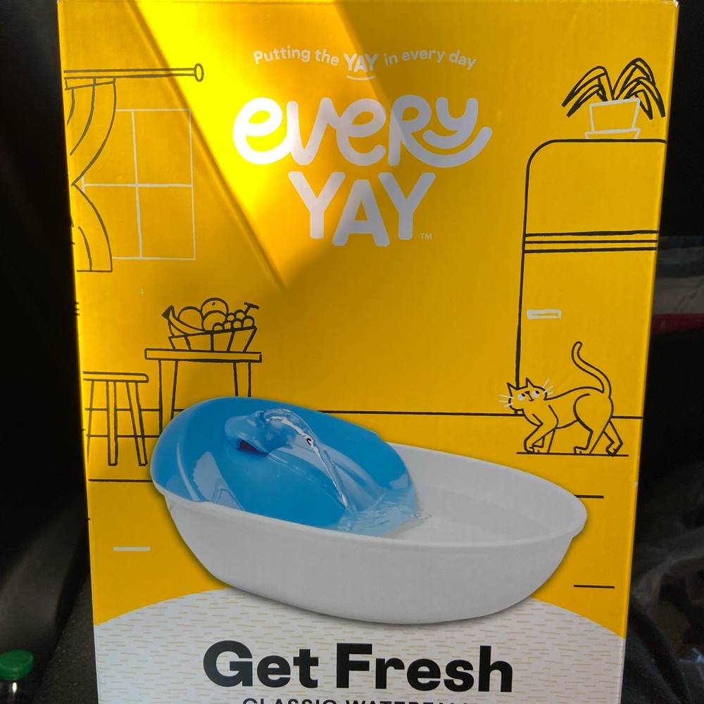 EveryYay Blue and White Pet Water Fountain